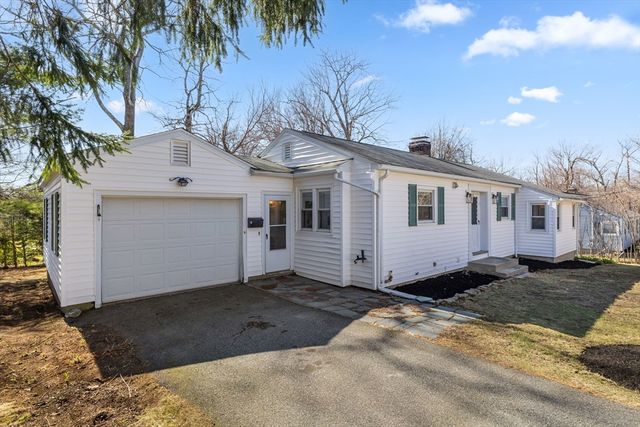 4 Crestwood Rd, Paxton, MA 01612