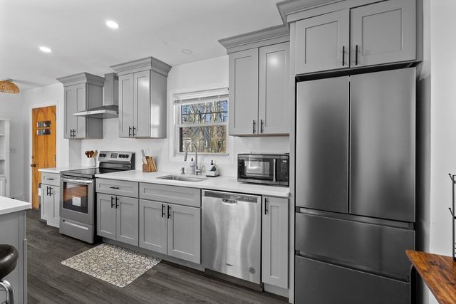 4 Crestwood Rd, Paxton, MA 01612