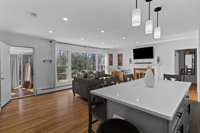 4 Crestwood Rd, Paxton, MA 01612