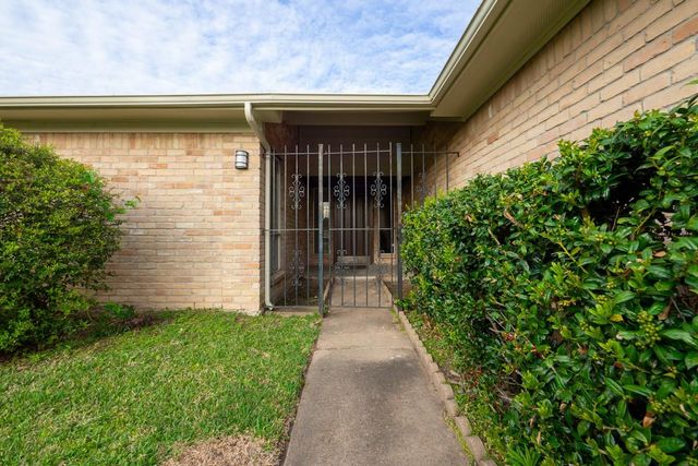 7310 Westbranch Drive, Houston, TX 77072