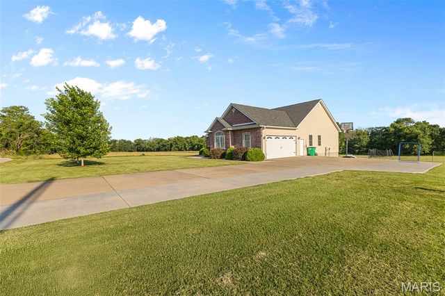 5230 Westmeyer Road, Farmington, MO 63640