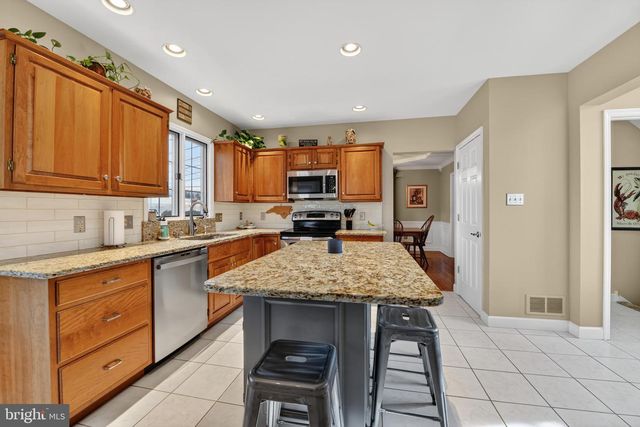 110 PENNSYLVANIA AVE, Sinking Spring, PA 19608