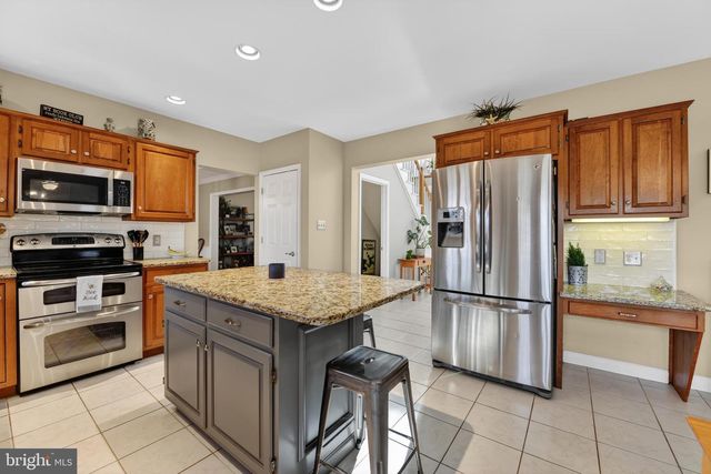 110 PENNSYLVANIA AVE, Sinking Spring, PA 19608