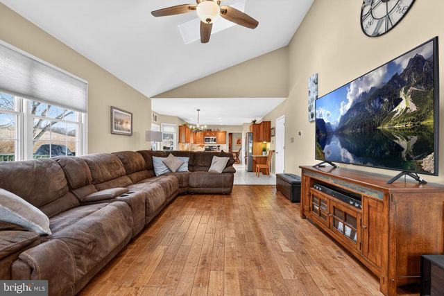 110 PENNSYLVANIA AVE, Sinking Spring, PA 19608