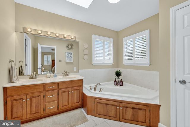 110 PENNSYLVANIA AVE, Sinking Spring, PA 19608