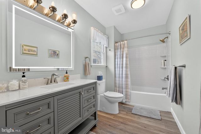 110 PENNSYLVANIA AVE, Sinking Spring, PA 19608