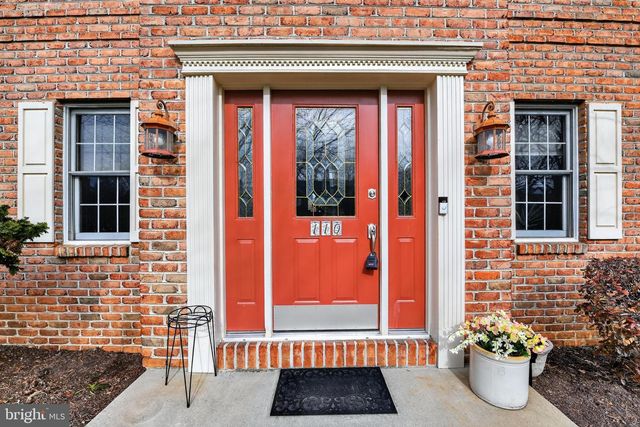 110 PENNSYLVANIA AVE, Sinking Spring, PA 19608