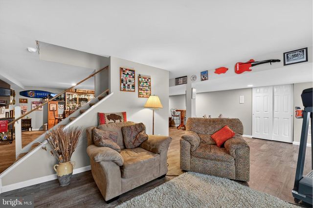 110 PENNSYLVANIA AVE, Sinking Spring, PA 19608