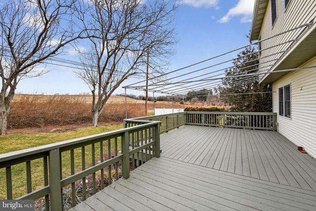 110 PENNSYLVANIA AVE, Sinking Spring, PA 19608