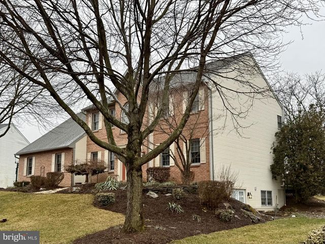 110 PENNSYLVANIA AVE, Sinking Spring, PA 19608