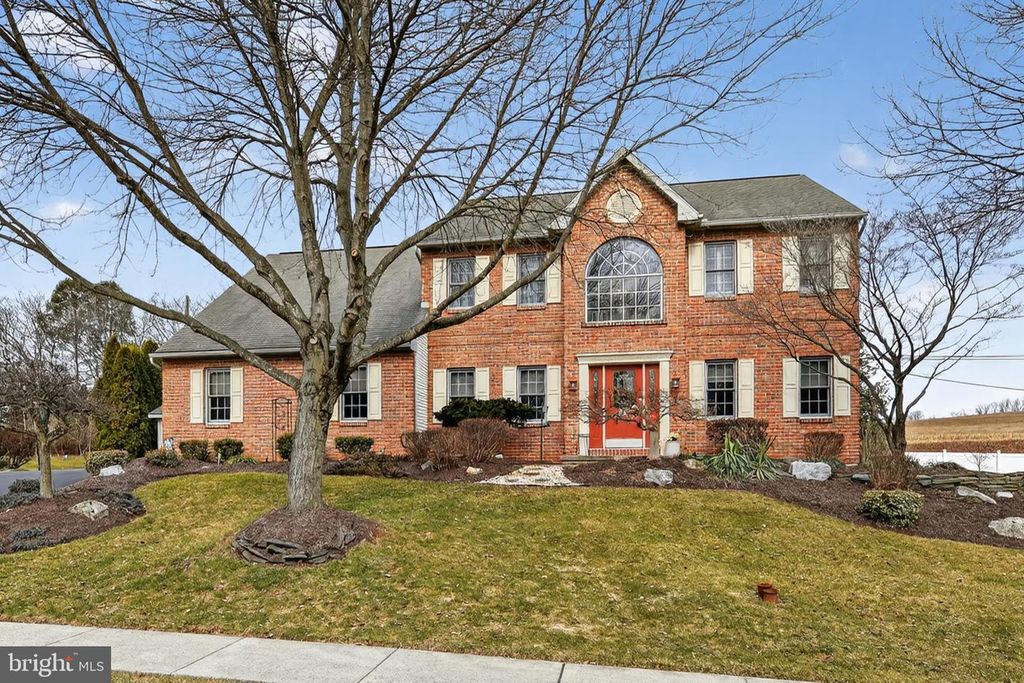 110 PENNSYLVANIA AVE, Sinking Spring, PA 19608