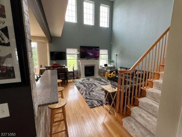 1 Shadowlawn Dr, Franklin Twp., NJ 08873