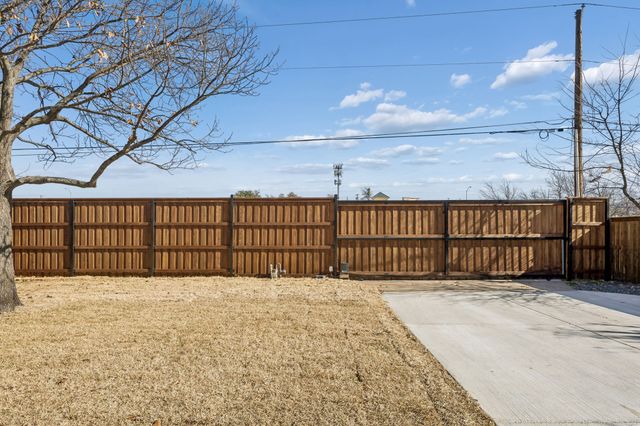 4208 Blackwillow Drive, Mesquite, TX 75150