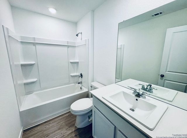 5705 Mangas Cir, Seguin, TX 78155