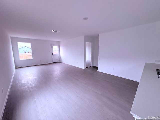 5705 Mangas Cir, Seguin, TX 78155