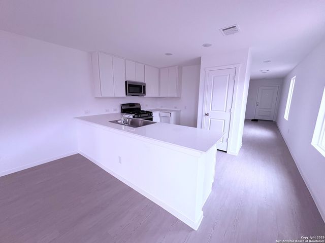 5705 Mangas Cir, Seguin, TX 78155