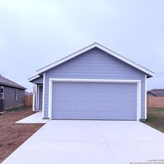 5705 Mangas Cir, Seguin, TX 78155