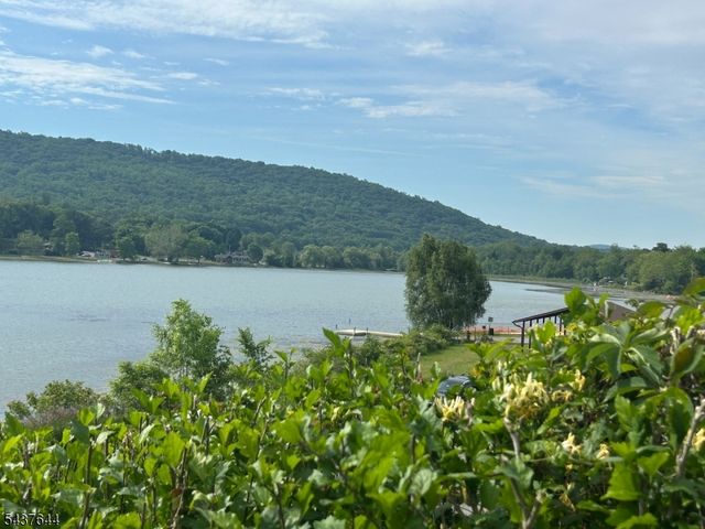138 Lakeside Dr, West, Liberty Twp., NJ 07823
