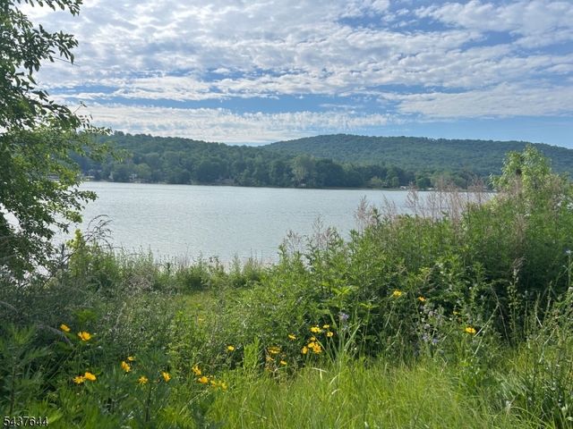 138 Lakeside Dr, West, Liberty Twp., NJ 07823