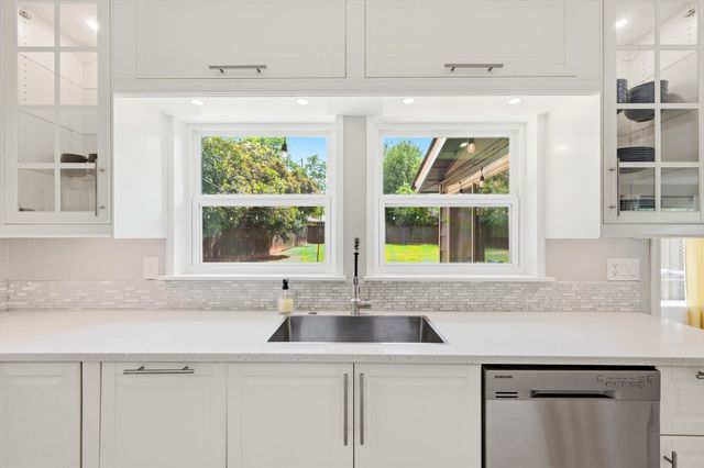 215 Varsity Circle, Arlington, TX 76013