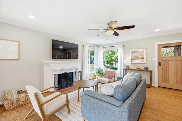 215 Varsity Circle, Arlington, TX 76013