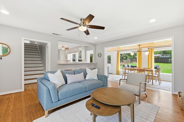 215 Varsity Circle, Arlington, TX 76013