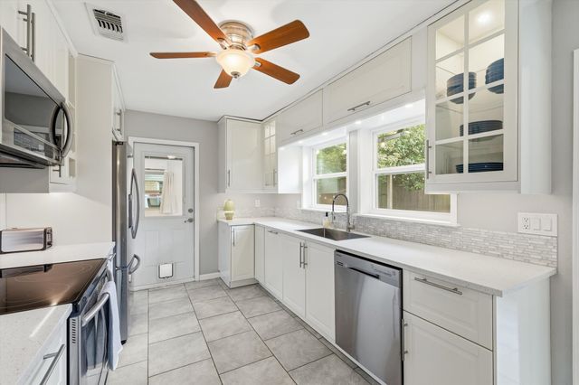 215 Varsity Circle, Arlington, TX 76013