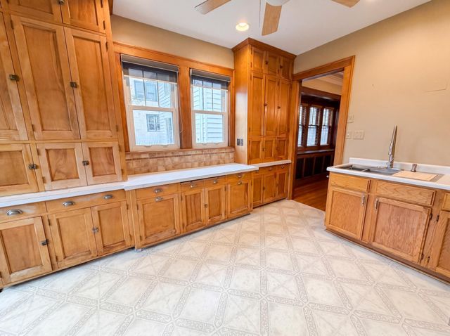 1144 Hawthorne Avenue E, Saint Paul, MN 55106