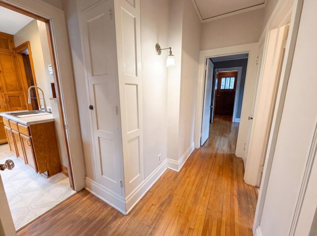 1144 Hawthorne Avenue E, Saint Paul, MN 55106