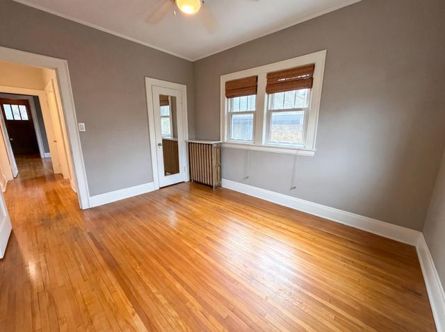 1144 Hawthorne Avenue E, Saint Paul, MN 55106