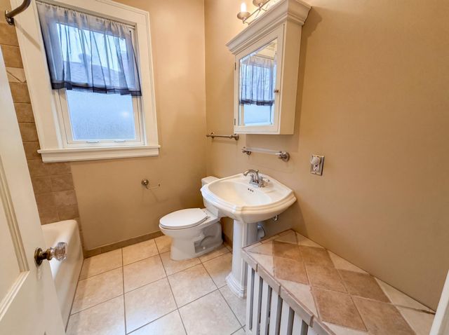 1144 Hawthorne Avenue E, Saint Paul, MN 55106