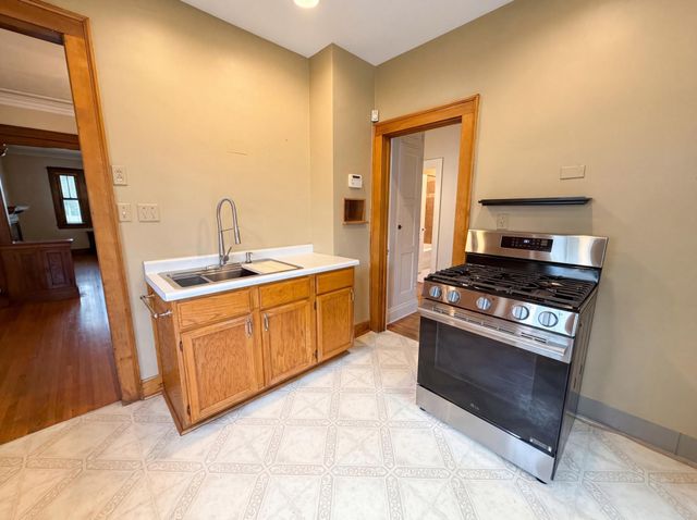 1144 Hawthorne Avenue E, Saint Paul, MN 55106