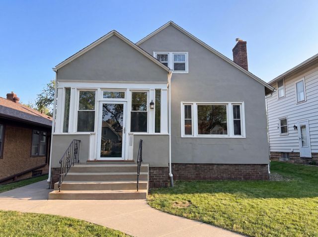 1144 Hawthorne Avenue E, Saint Paul, MN 55106