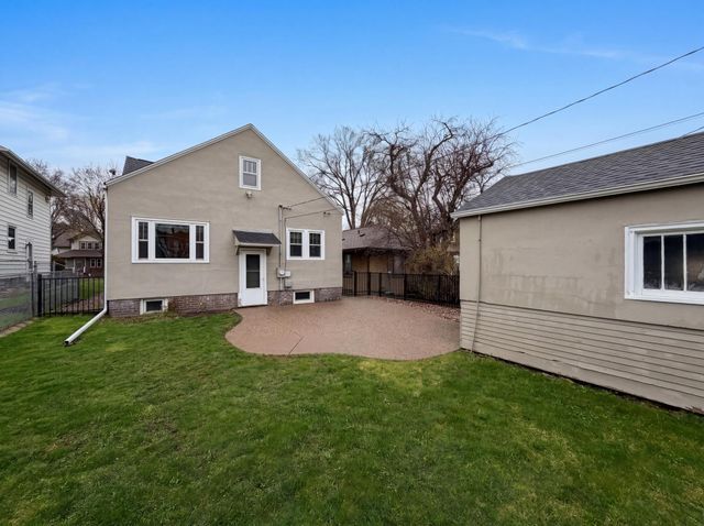 1144 Hawthorne Avenue E, Saint Paul, MN 55106