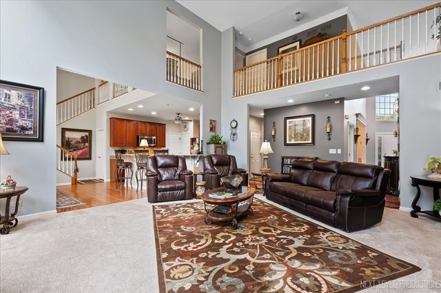 447 Lake Run Court, North Aurora, IL 60542