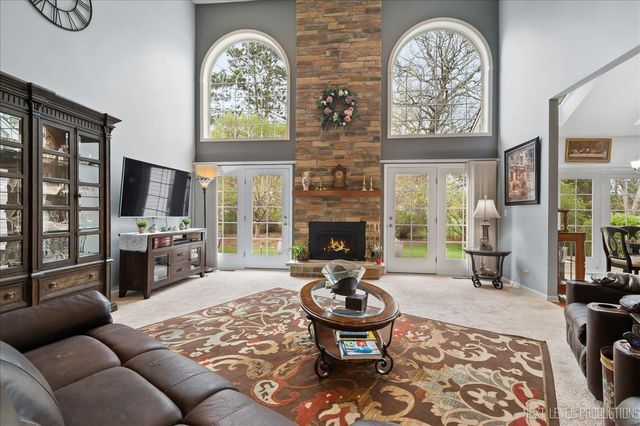 447 Lake Run Court, North Aurora, IL 60542