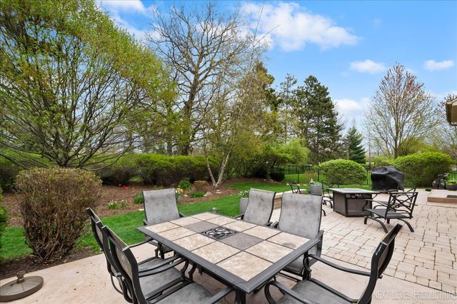 447 Lake Run Court, North Aurora, IL 60542