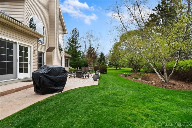 447 Lake Run Court, North Aurora, IL 60542