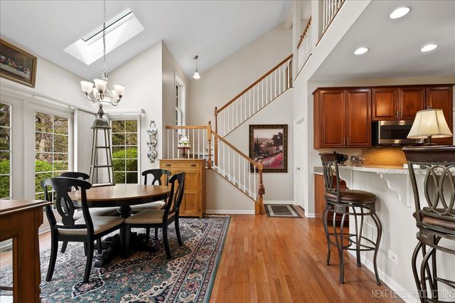 447 Lake Run Court, North Aurora, IL 60542