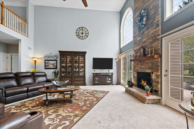 447 Lake Run Court, North Aurora, IL 60542