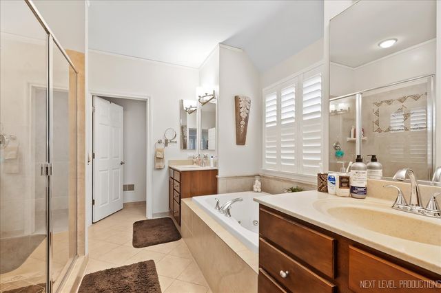447 Lake Run Court, North Aurora, IL 60542