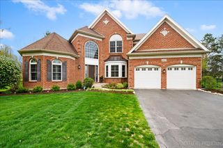 447 Lake Run Court, North Aurora, IL 60542