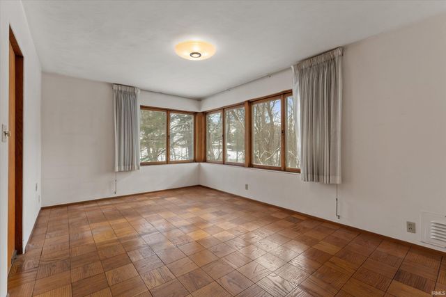 59277 Hazel Road, South Bend, IN 46614