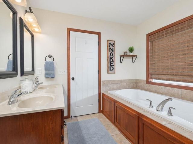 1631 Sparrow Road, Waconia, MN 55387