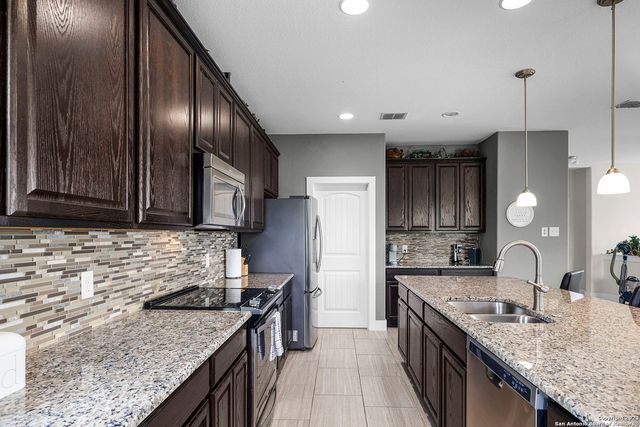 618 wagon wheel, Canyon Lake, TX 78133