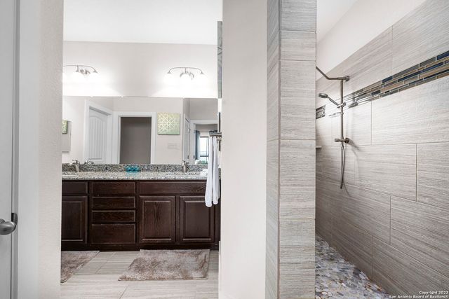 618 wagon wheel, Canyon Lake, TX 78133