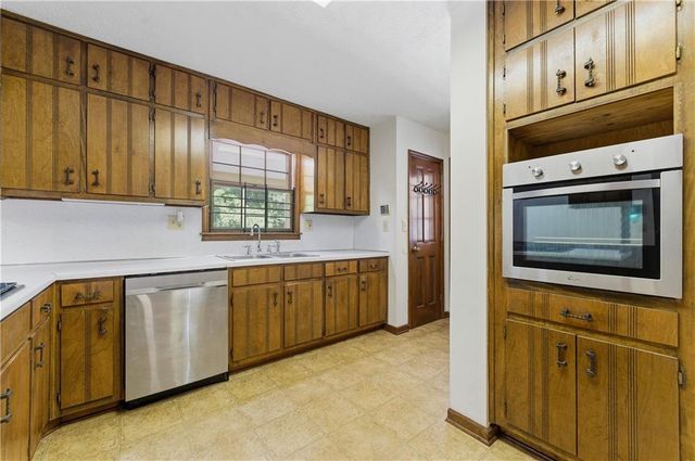 2485 Maple Street, Snellville, GA 30078