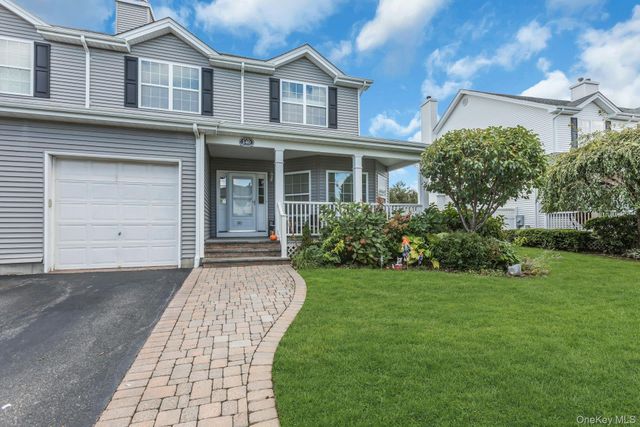 140 Rivendell Court, Melville, NY 11747
