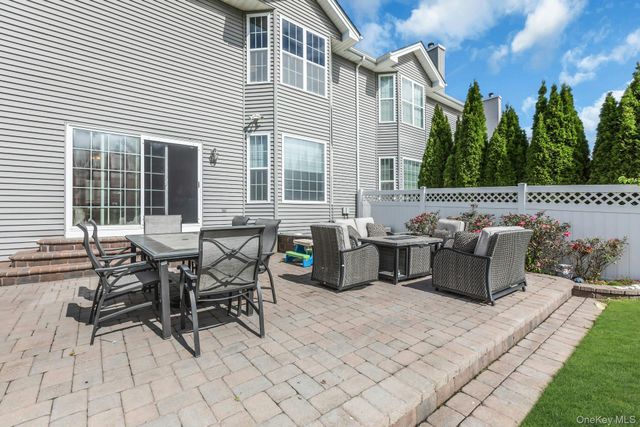 140 Rivendell Court, Melville, NY 11747