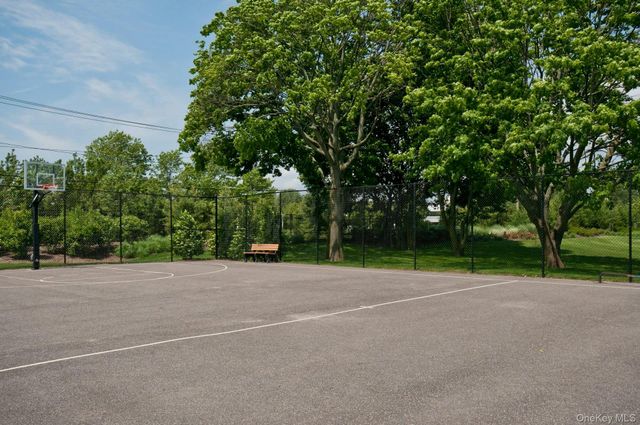 140 Rivendell Court, Melville, NY 11747